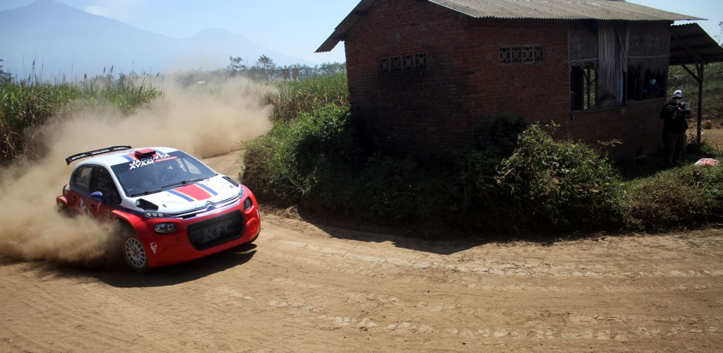 Sean Gelael saat menjajal track Sprint Rally Malang 2023 