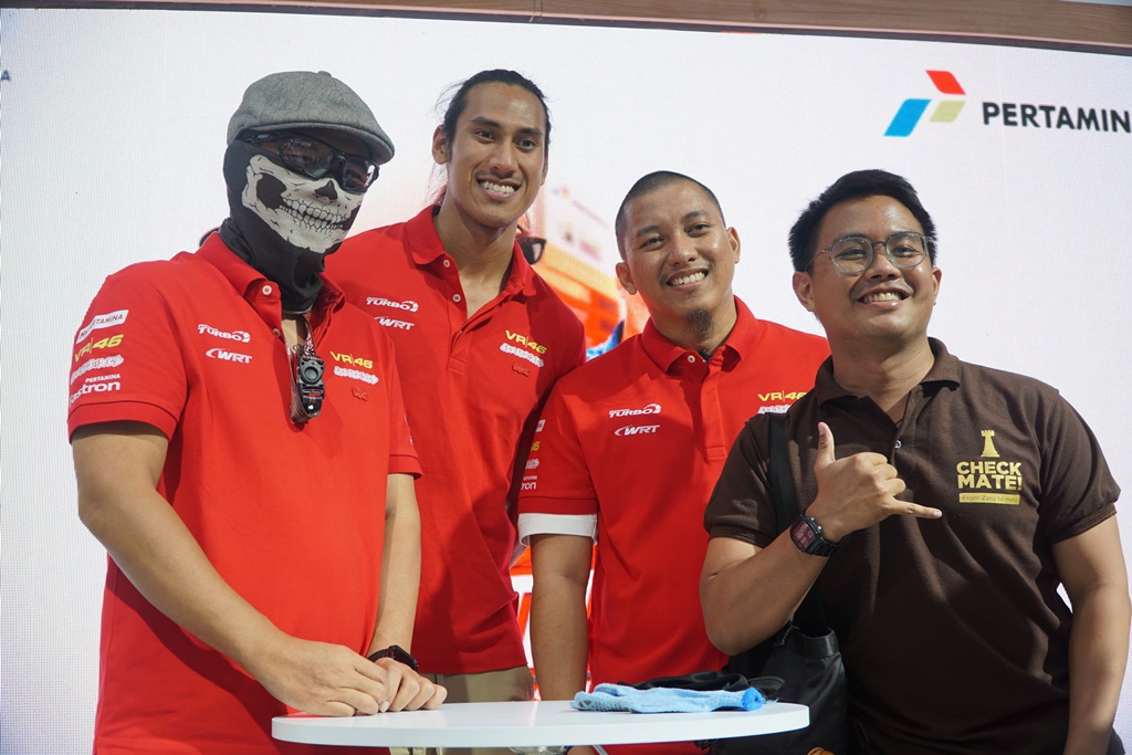 Sean Gelael,  Motomobi dan Ridwan Hanif Ramaikan Booth Pertamina di IIMS 2024