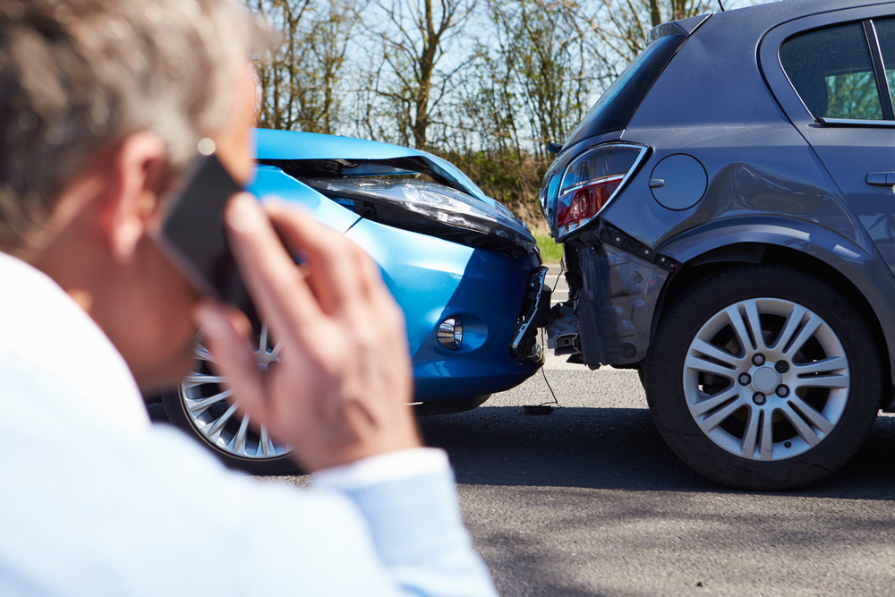 Penting untuk menjaga Anda tetap fokus selama menyetir agar terhindar dari kecelakaan.  Foto: Shutterstock