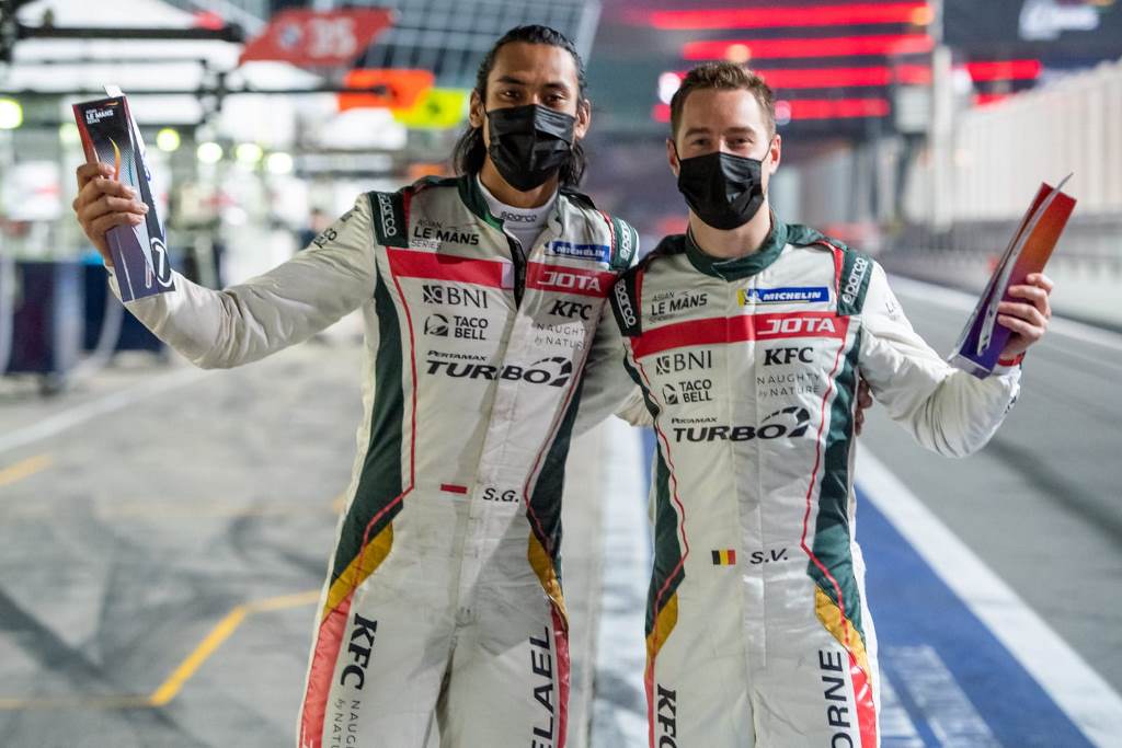 Sean Gelael dan Stoffel Vandoorne usai finis sebagai runner-up di race 1 Asian Le Mans Series 2021 di Dubai Autodrome (Dok. Sean Gelael)