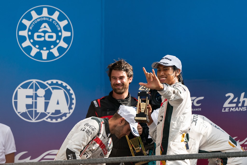 Sean Gelael naik podium pada ajang 24 Hours of Le Mans 2021 bersama tim JOTA 