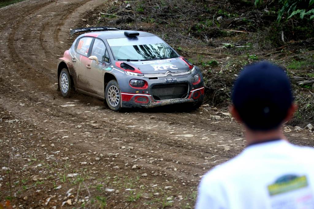 Sean Gelael Ikuti Jejak sang Ayah, Jadi Juara Umum Kejurnas Rally 2021