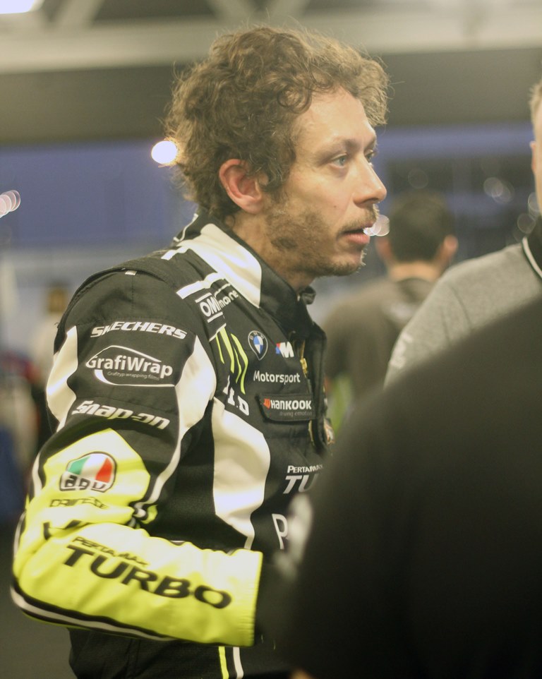 Kebersamaan Sean Gelael dan Valentino Rossi jelang 24H Dubai