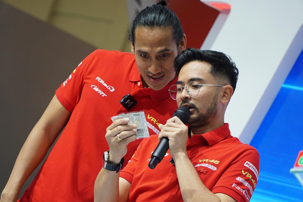 Sean Gelael Ramaikan Booth Pertamina di GIIAS 2024