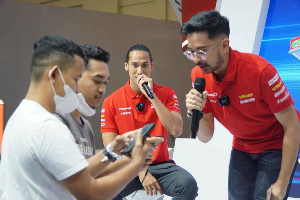 Sean Gelael Ramaikan Booth Pertamina di GIIAS 2024