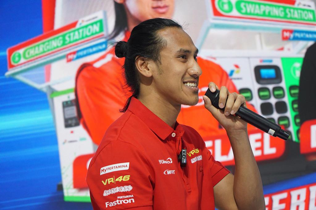 Sean Gelael Ramaikan Booth Pertamina di GIIAS 2024