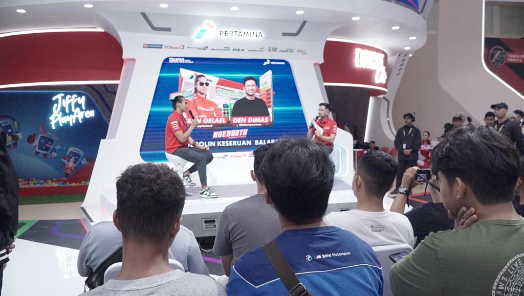 Sean Gelael Ramaikan Booth Pertamina di GIIAS 2024