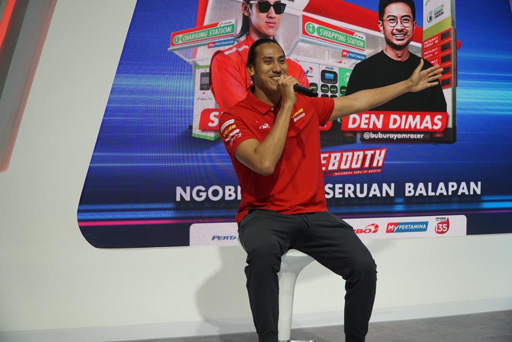 Sean Gelael Ramaikan Booth Pertamina di GIIAS 2024