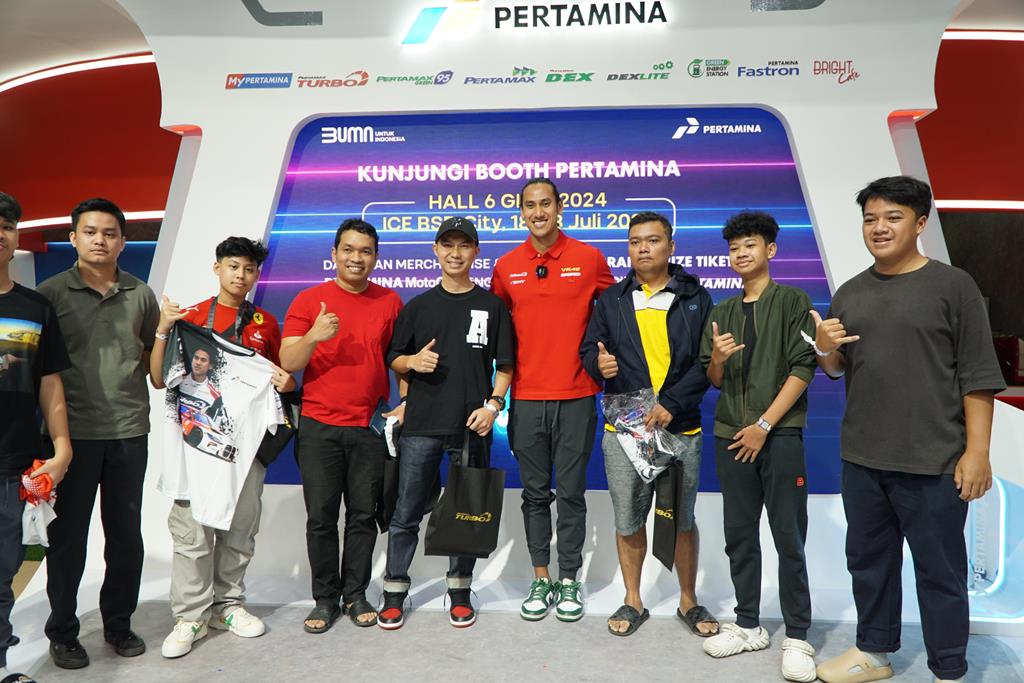 Sean Gelael Ramaikan Booth Pertamina di GIIAS 2024